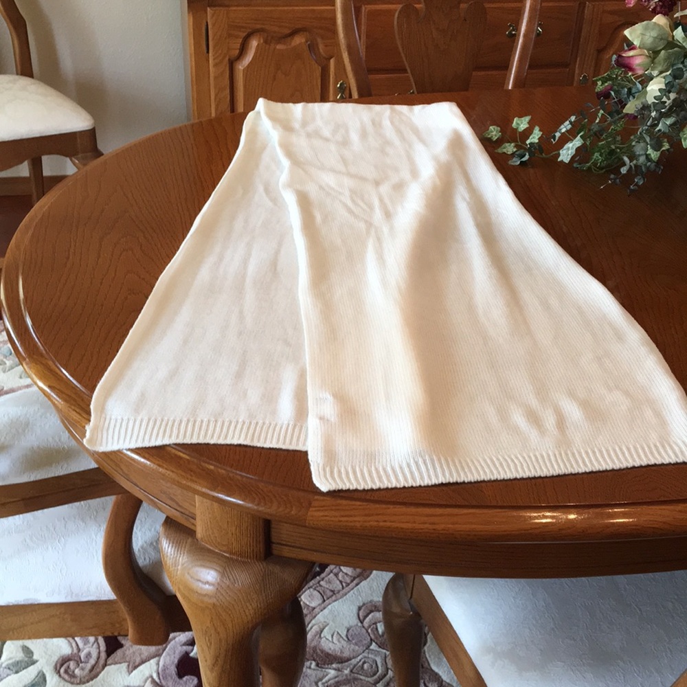 NWOT CREAM SCARF